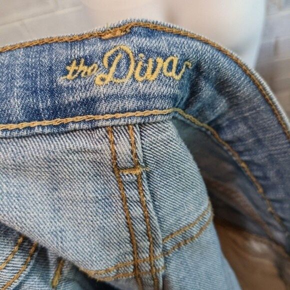 Old Navy jeans The Diva low rise boot cut light wash sz 18 - Picture 6 of 7